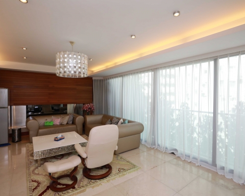 这个浅水湾花园单号屋，实用面积2128方呎，现时连2车位叫价1.2亿。

