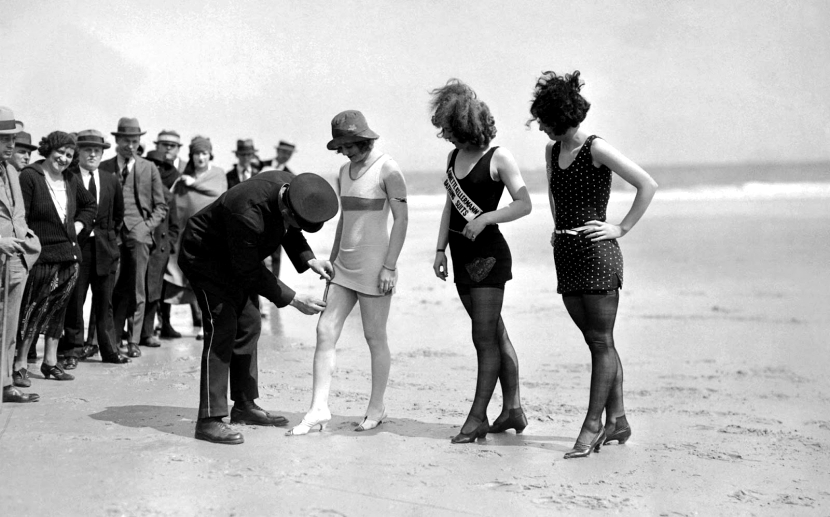 20年代在沙灘穿縮短泳衣被視為衣衫不整