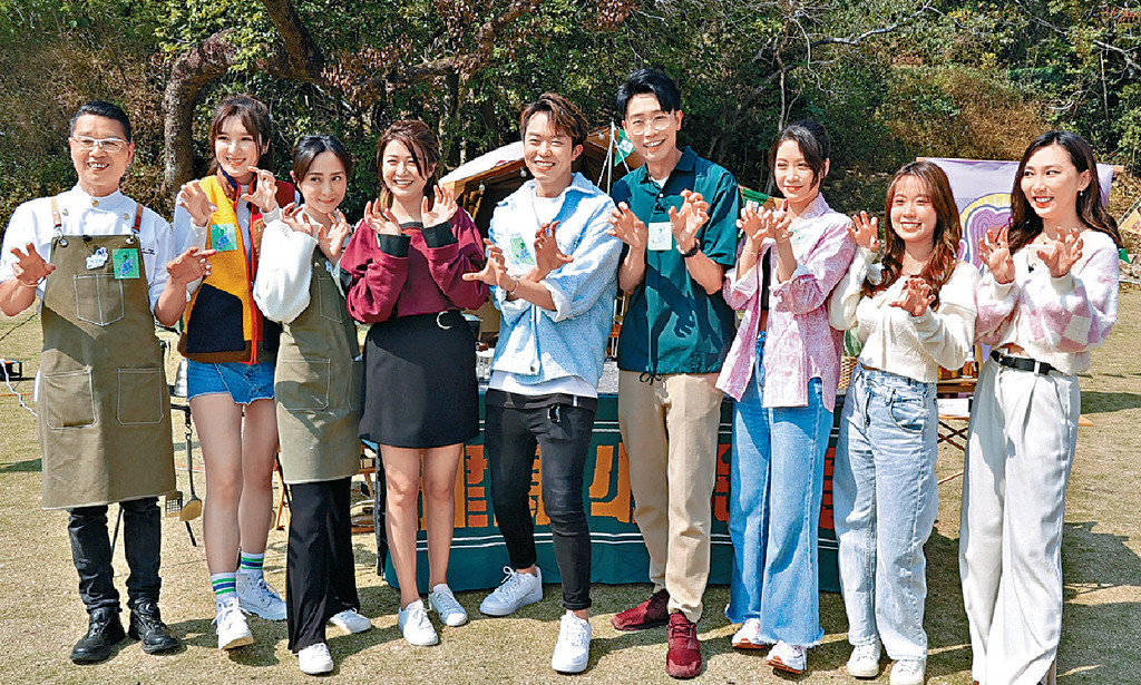 ■江嘉敏、林凱恩及鄭衍峰等在撤口罩令首日拍外景。