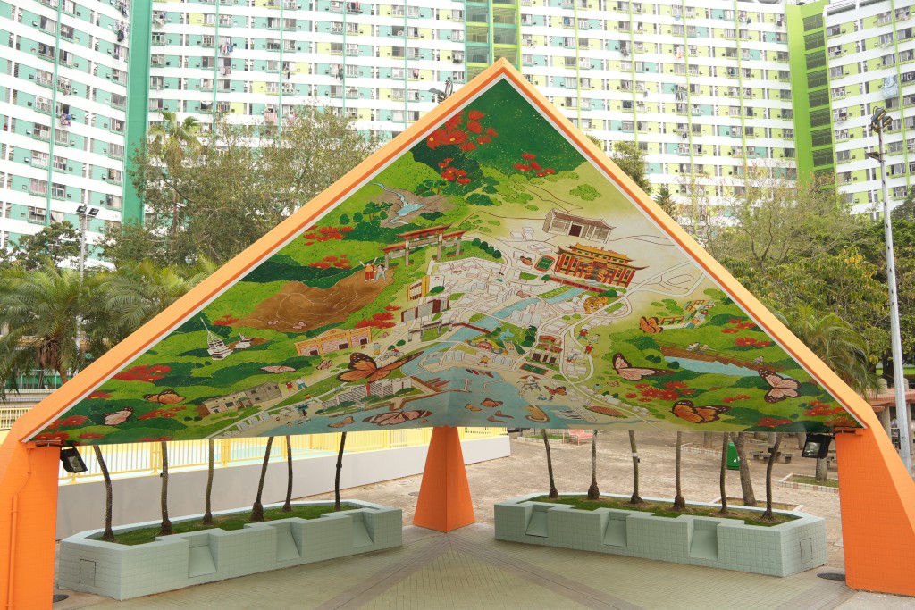 蝴蝶邨户外广场设计了“屯门自然景点”天幕壁画，画中包括红楼、菠萝山、青山发射塔等，配合漫天飞舞的蝴蝶。