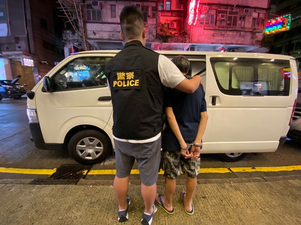 警方拘捕涉案男子。