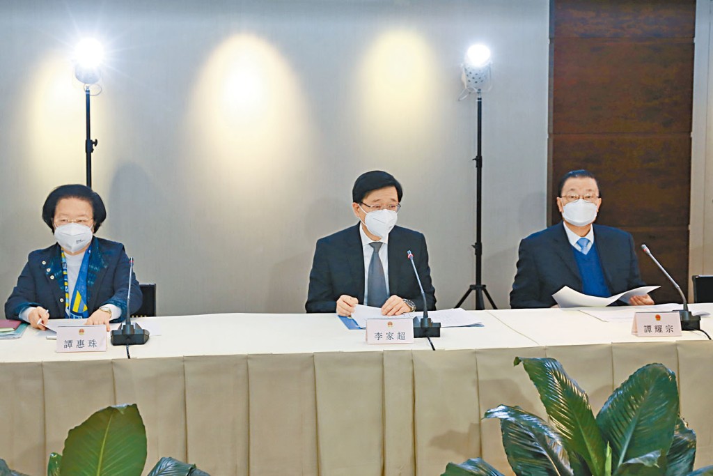港區人大代表選舉會議主席團舉行第二次會議，由常務主席、行政長官李家超主持。
