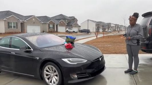 生日媽送「Tesla+過萬現金」 16歲女反鬧：「史上最差生日」