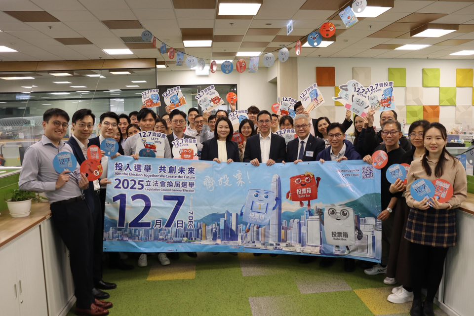 發展局副局長林智文亦馬不停蹄，昨日( 17日 )走訪九龍新界，繼續推動公務員積極參與立法會選舉投票。