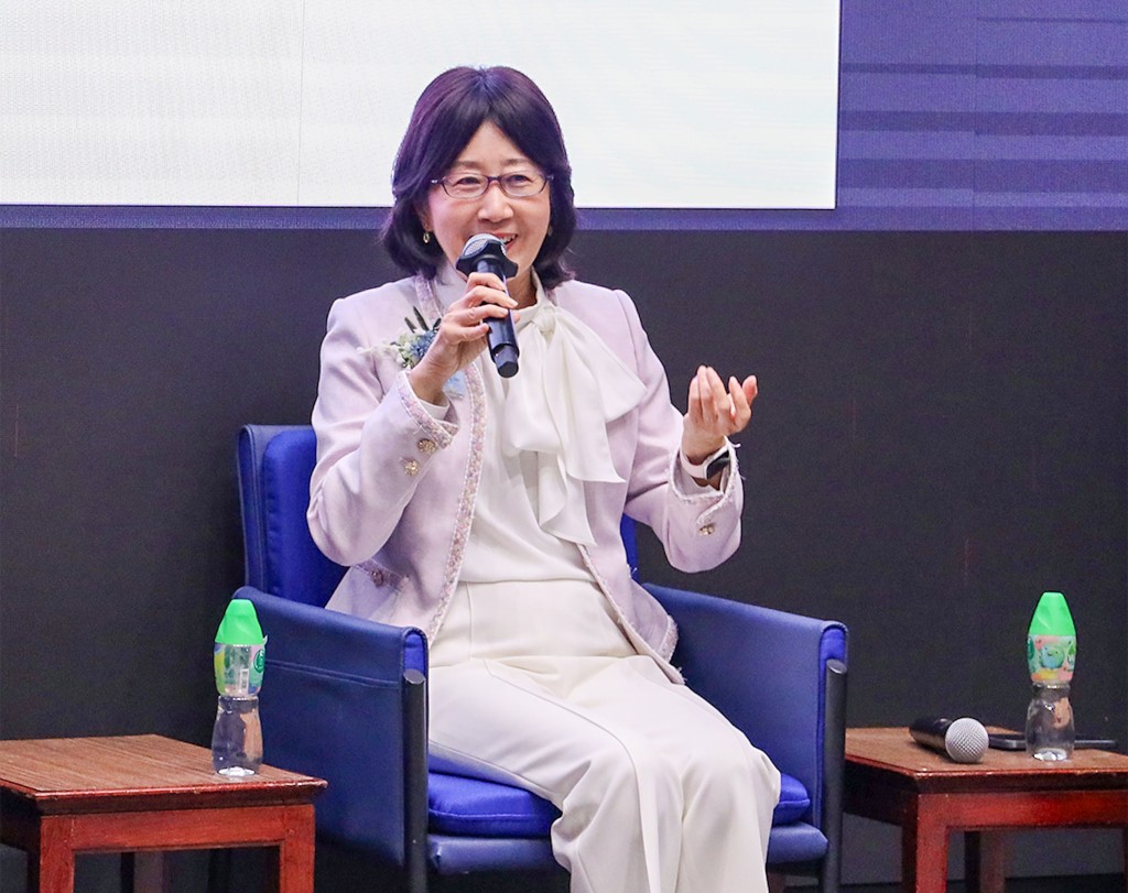 私隱專員鍾麗玲早前於反詐騙聯盟(教育)成立一周年典禮專題討論中擔任嘉賓講者。公署網頁圖片 私隱專員鍾麗玲早前於反詐騙聯盟(教育)成立一周年典禮專題討論中擔任嘉賓講者。公署網頁圖片