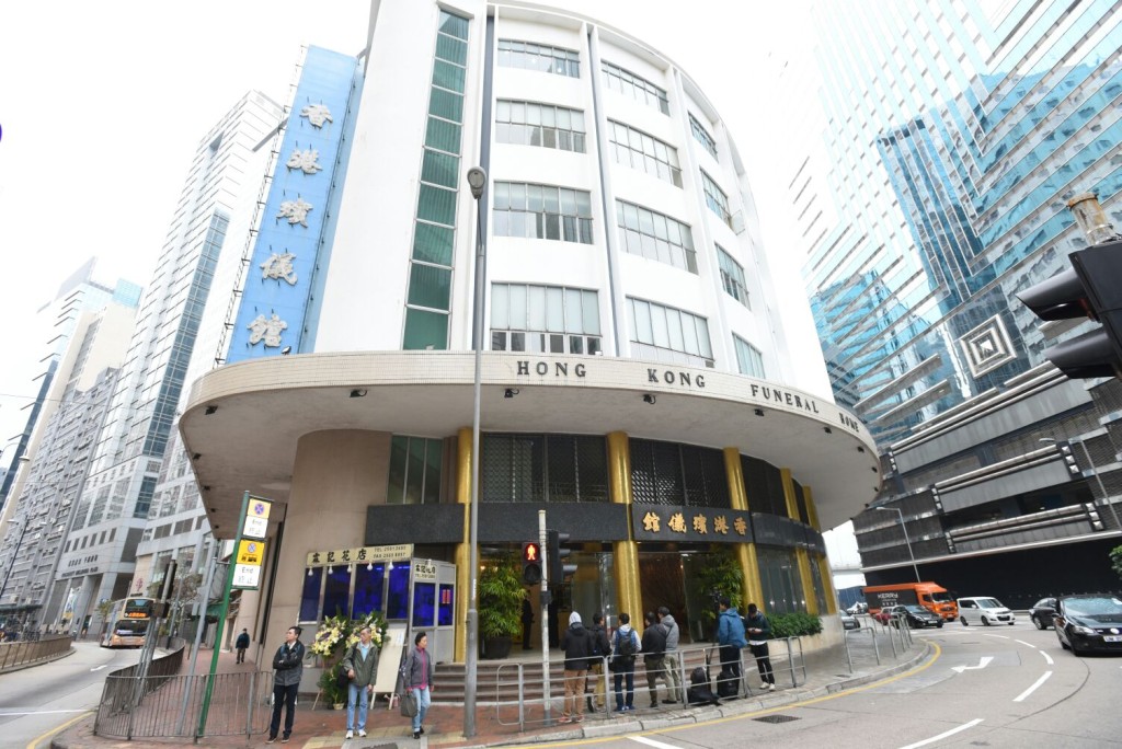 李君夏在香港殯儀館出殯。 楊偉亨攝