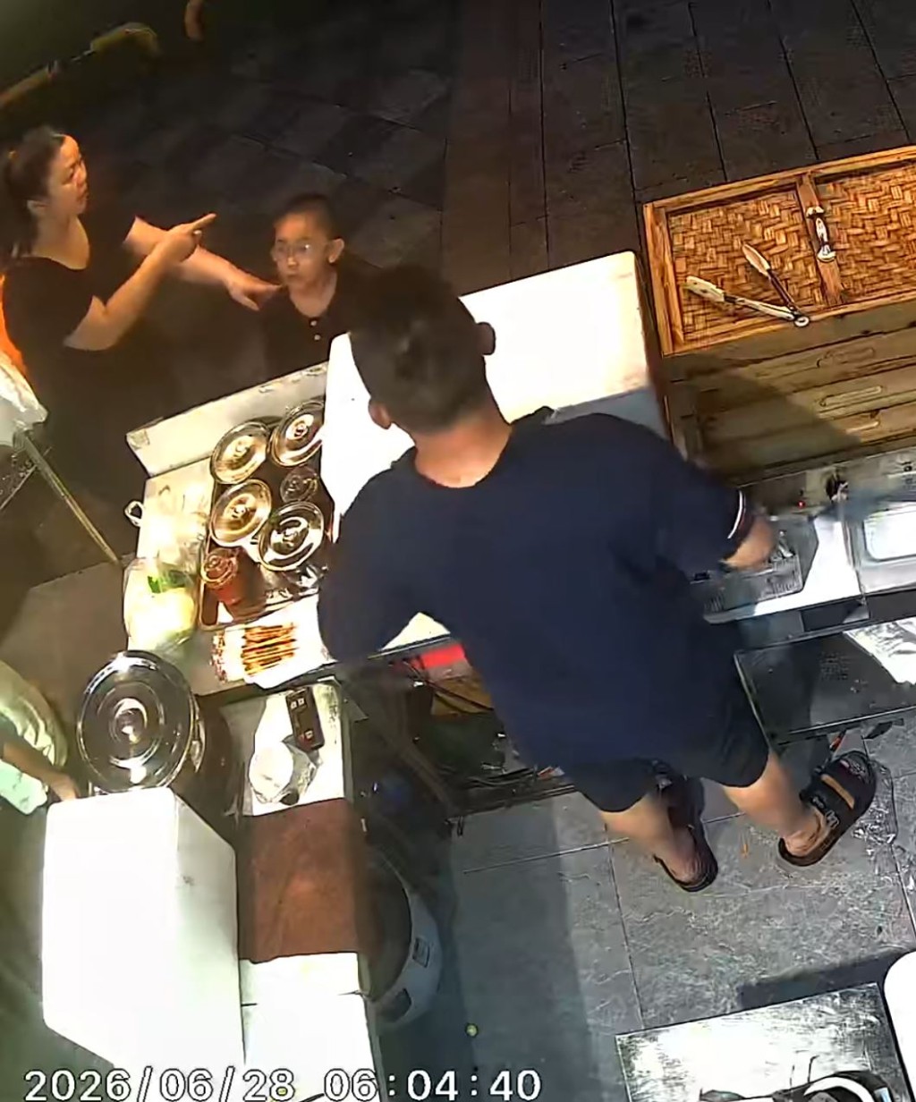 黃女士及丈夫對小兒子天未光獨行2.4公里，到小食店找他們感難以置信。