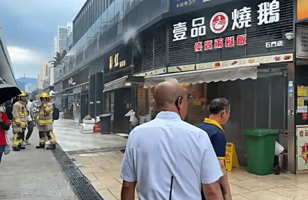 燒味店冒出濃煙。fb：陳小明