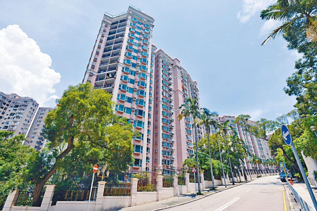 寶馬山花園低層2180萬沽。