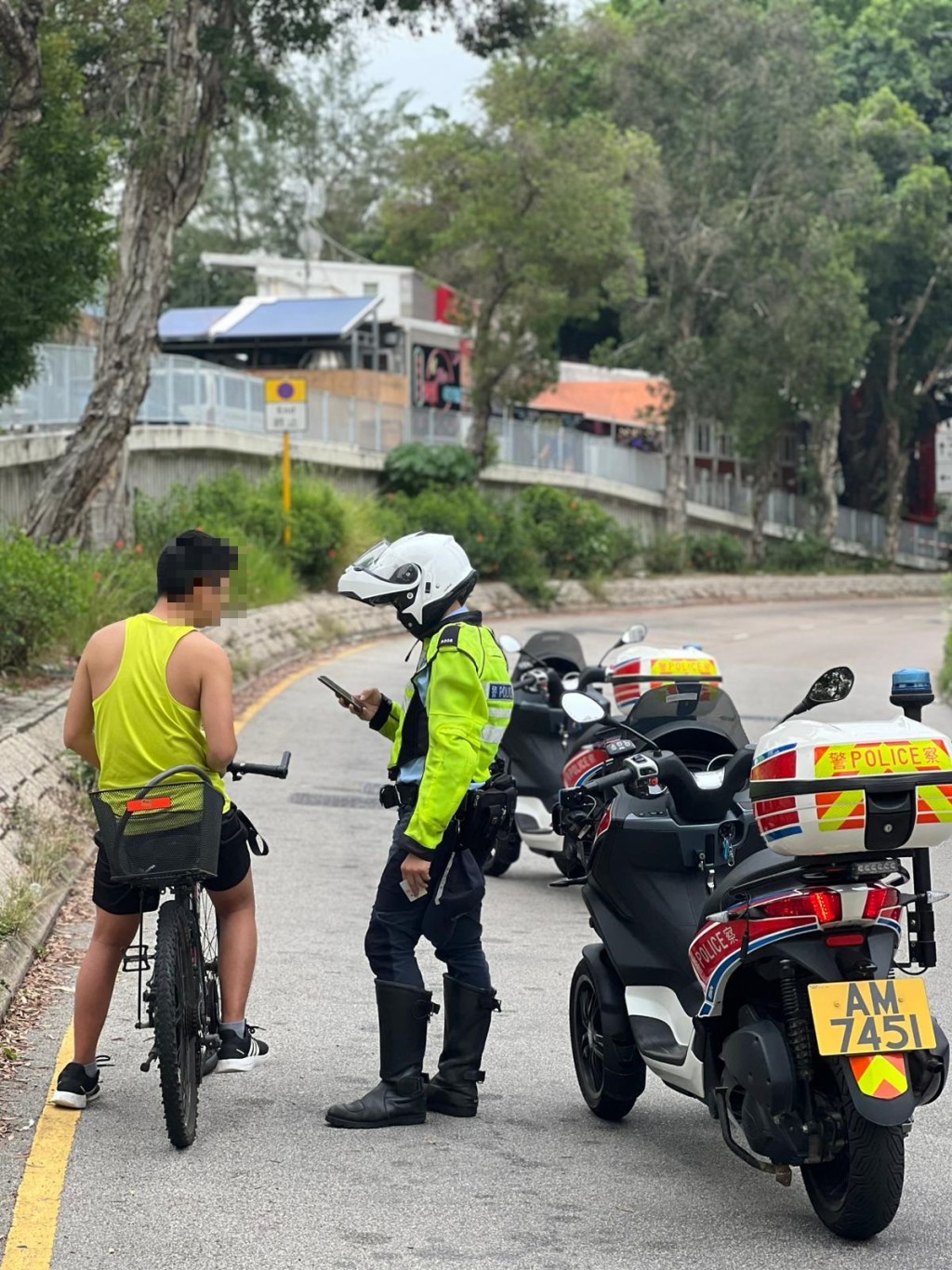 警方一連兩日新界北打擊騎單車違例,共發141張傳票。警方圖片 警方一連兩日新界北打擊騎單車違例,共發141張傳票。警方圖片