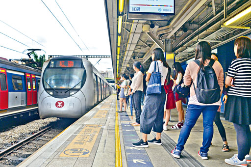 ■由於直通車乘客量減少，港鐵將削減直通車班次，同時增加東鐵綫服務。