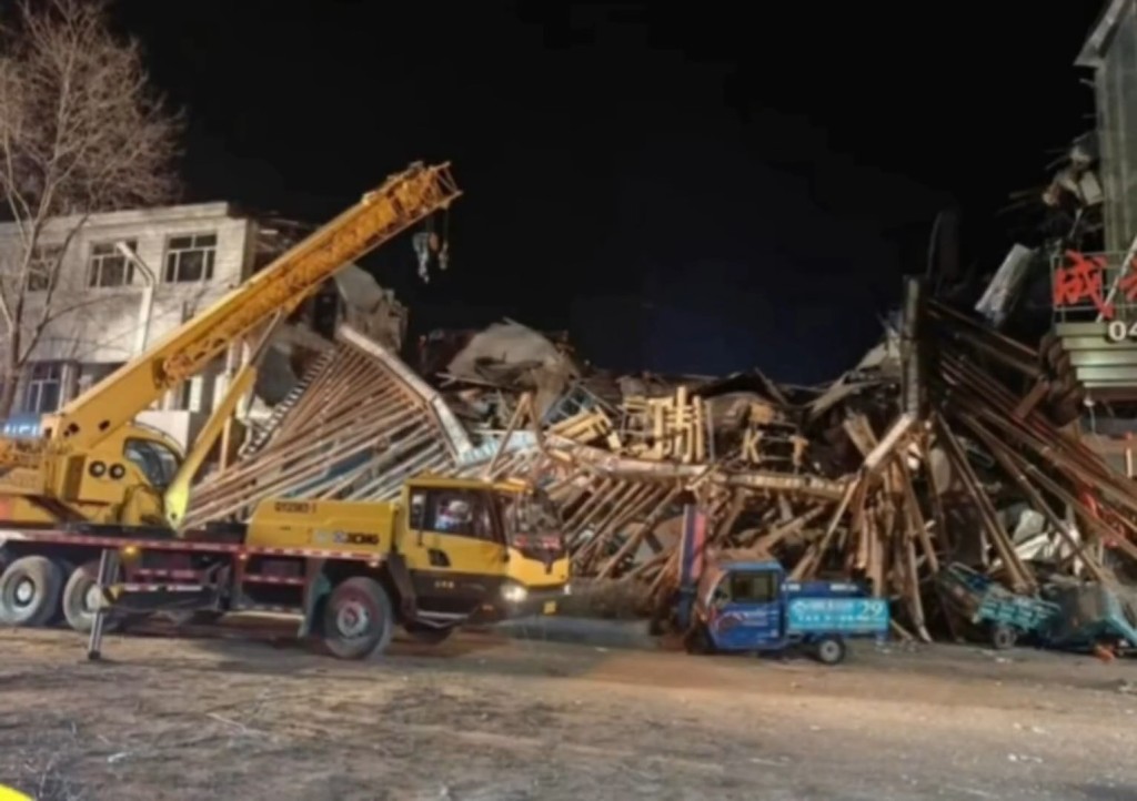 黑龍江一建築物坍塌，9人被困。
