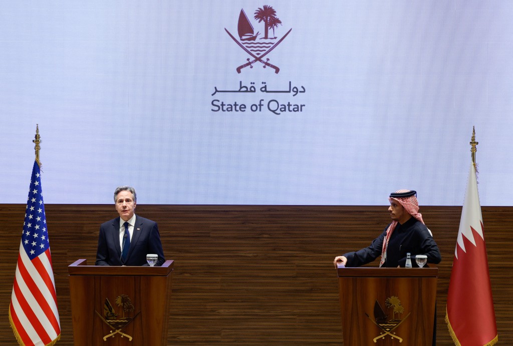 布林肯与卡塔尔首相穆罕默德共同召开记者会。路透社