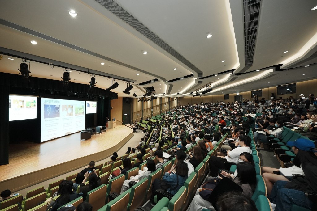 教大資訊日的聯招入學講座,吸引近500人出席。教大提供 教大資訊日的聯招入學講座,吸引近500人出席。教大提供