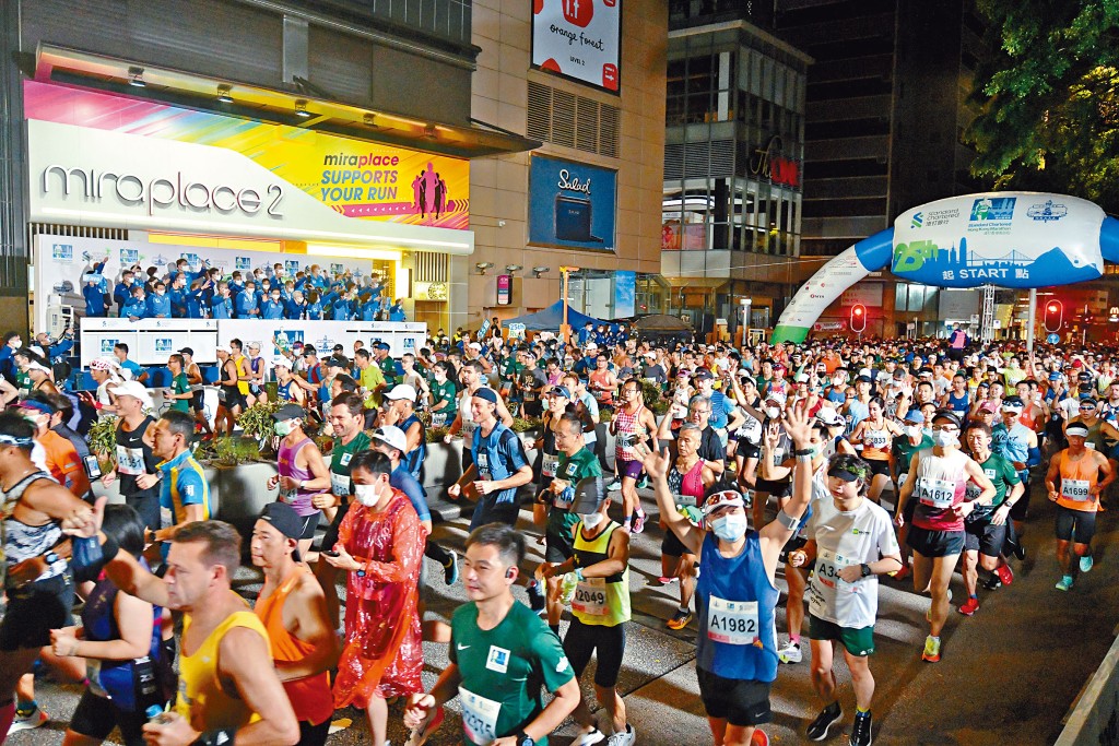 今屆香港馬拉松有3萬4千多人出賽,出賽率破大會紀錄。