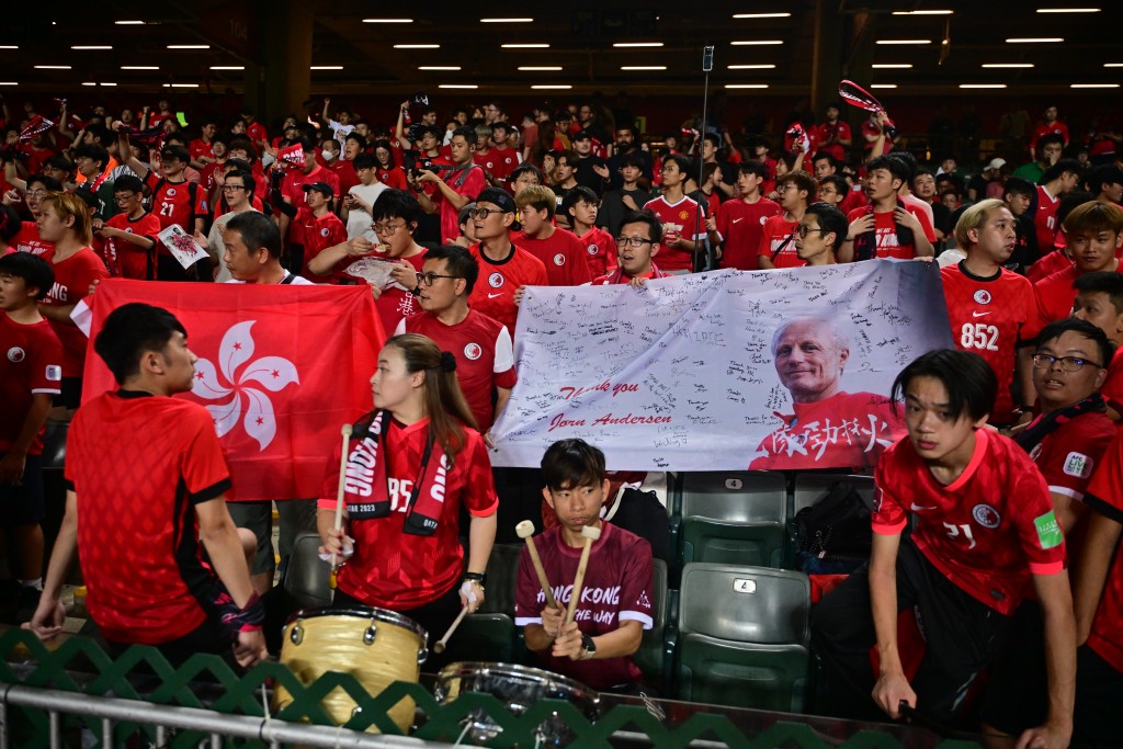 多名球迷到香港大球場觀看賽事。陳極彰攝