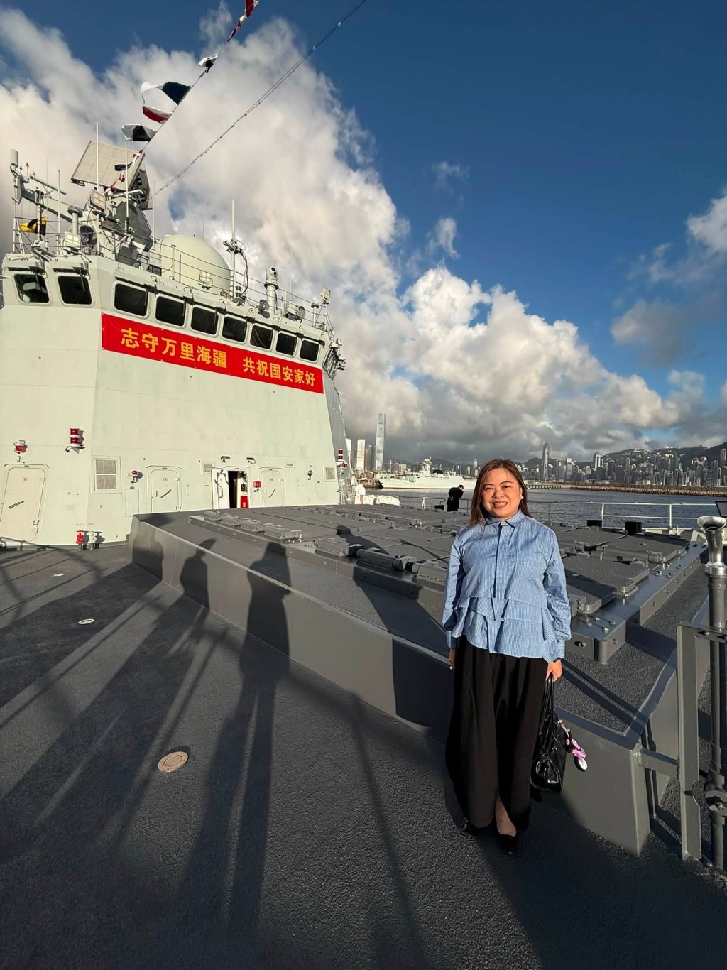 文體旅局局長羅淑佩在社交平台發文，分享指晚上有機會登上衡陽艦參觀，形容「真的超級興奮！」