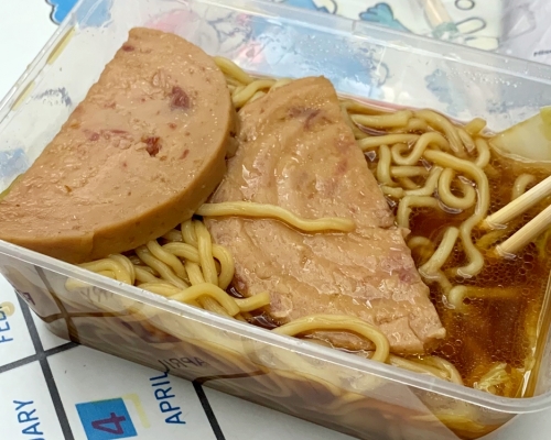 連登仔買外賣遇「中伏經歷」，日式拉麵叉燒變厚切午餐肉麵。連登討論區圖片