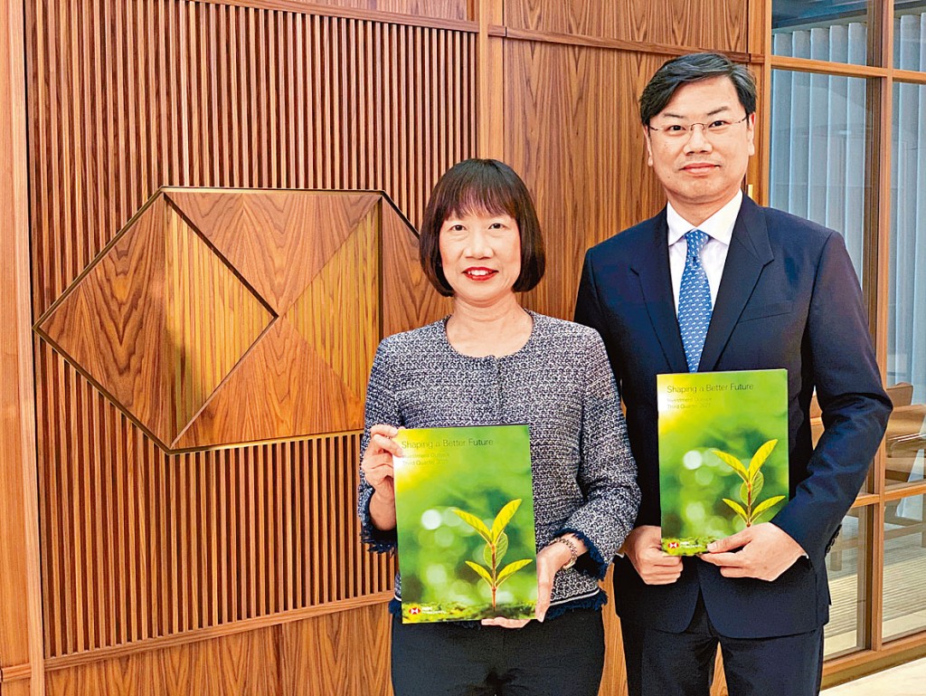 范卓雲(左)預計下半年恒生指數仍然有上升空間，今年底有望上升至30420點。