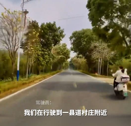 清遠有4名男孩玩命瞓在馬路，引起外界批評。