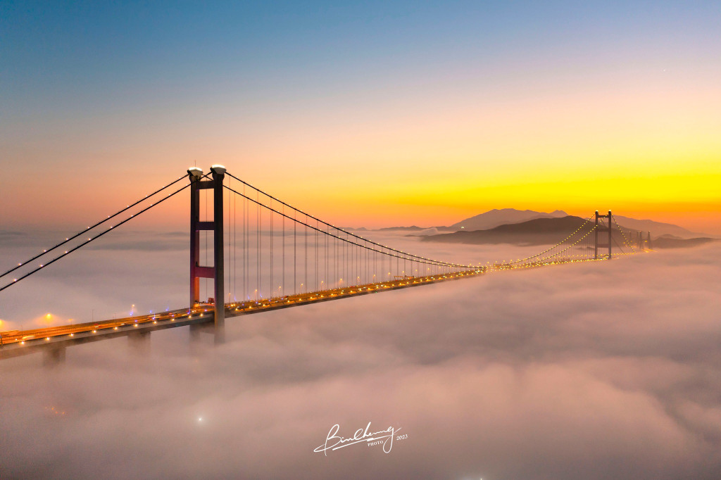 霧浸青馬大橋奇景。圖片授權：Bin Cheung