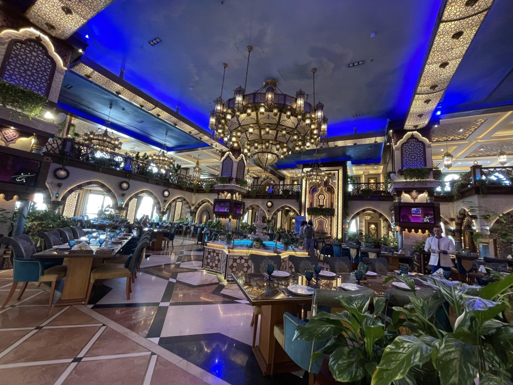 宫殿式中东餐厅Yasmine Palace气派非凡。王嘉豪摄