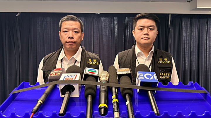 西九龍總區重案組總督察趙炳輝（左）及高級督察李凱正向傳媒簡報案情。