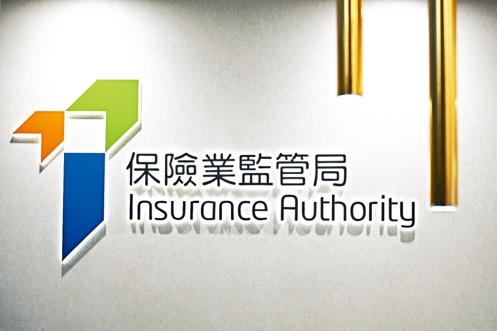 據報保監局建議將分紅儲蓄保單首年佣金比例以65%為限,一改目前狀似「無王管」而且可多達逾90%現象。
