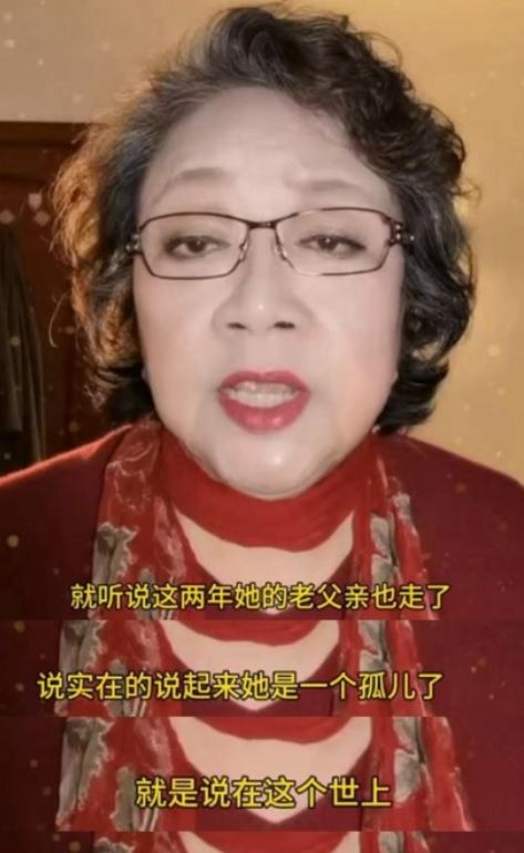 資深歌手黑妮透露自己是王菲的鄰居，睇住對方長大。