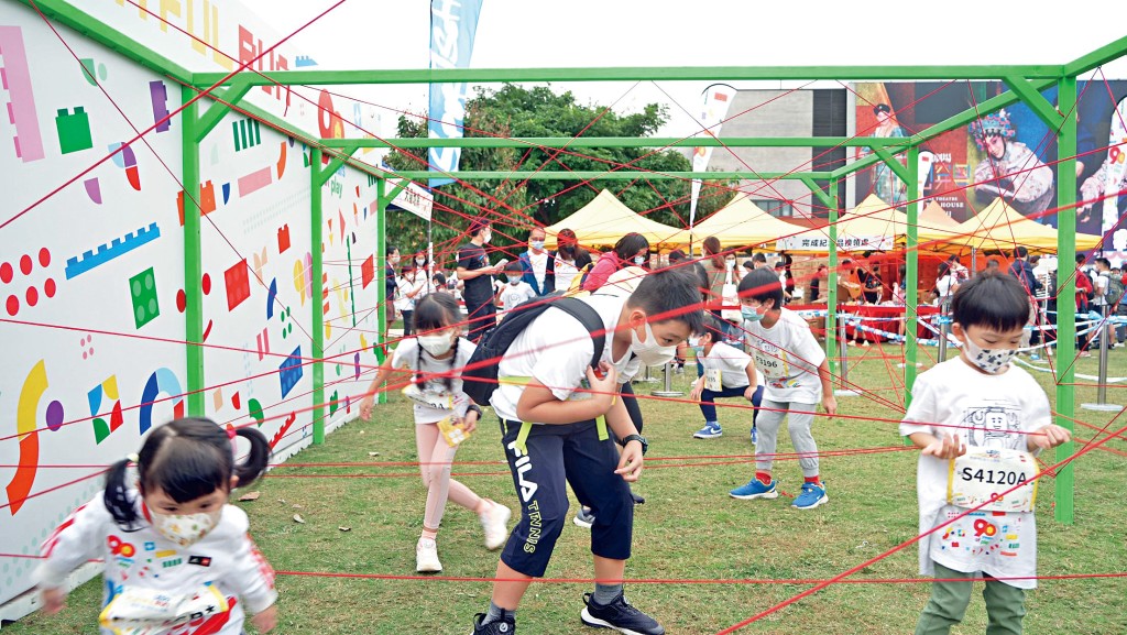 場中設有一些以野外定向元素的闖關遊戲，小朋友玩得非常開心。