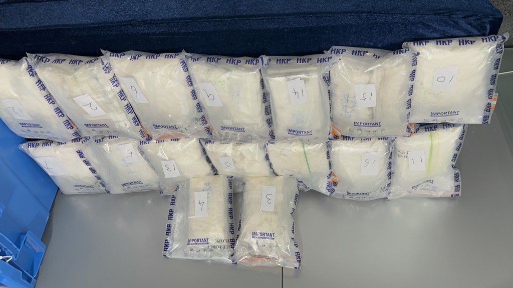 警方合共撿獲巿值1300萬元的可卡因毒品。(劉漢權攝)