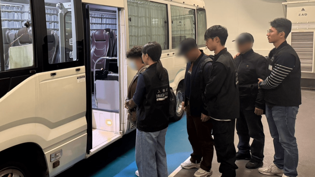 入境處連續一星期反黑工 搜查多區食肆貨倉髮型屋 拘16人包括3僱主