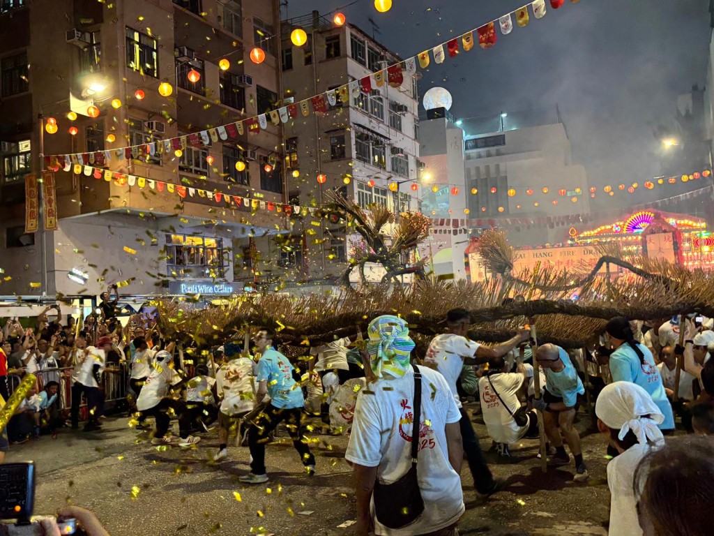 大坑舞火龍祈求合境平安。