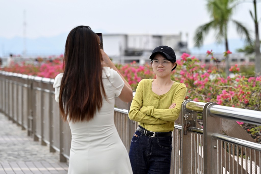 今年1至11月共錄得約4,500萬訪港旅客人次,按年增加 12%。 今年1至11月共錄得約4,500萬訪港旅客人次,按年增加 12%。