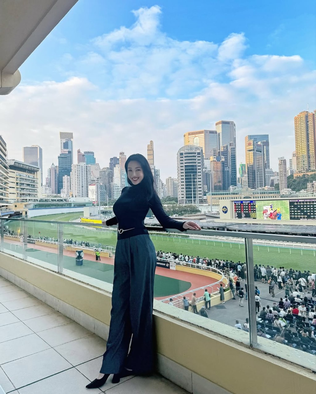 崔碧珈回港後入馬場。