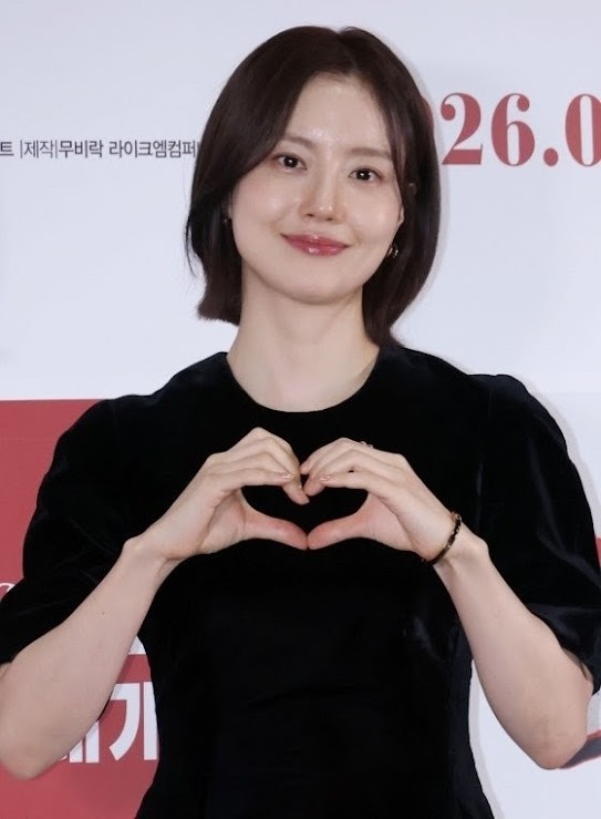 文彩元今日突然透過經理人公司宣布婚訊，將於6月與圈外男友結婚。