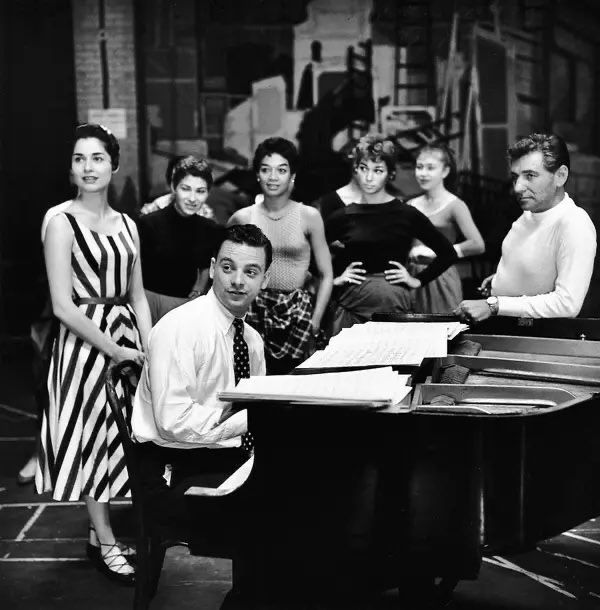 Stephen於1957年為音樂劇《夢斷城西》創作歌曲而一鳴驚人。