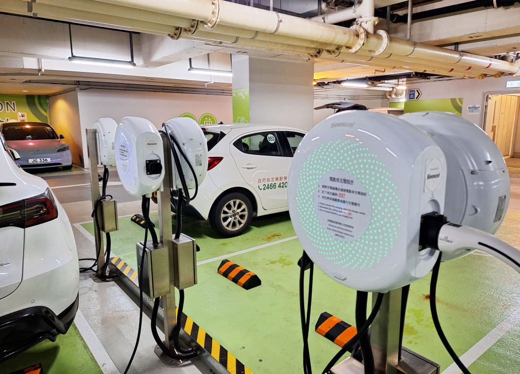 他解釋指電動車雖然性價比高,但充電配套不便始終是硬傷。 他解釋指電動車雖然性價比高,但充電配套不便始終是硬傷。