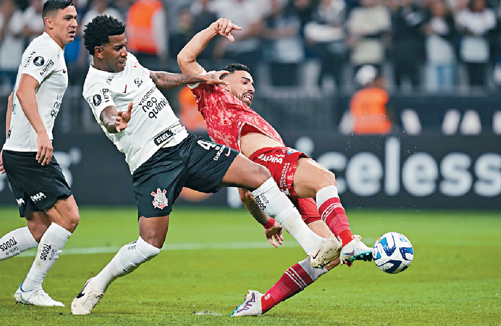 ▉加比爾艾華路斯（右）近9輸聯賽入2球，均在下半場取得。