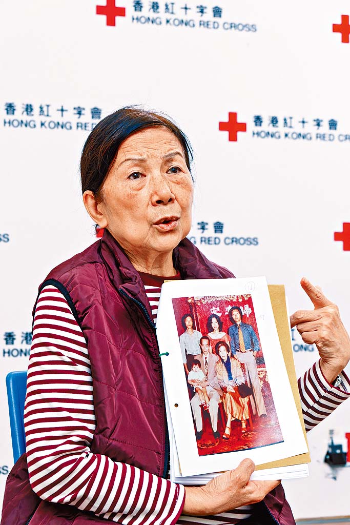 七旬婦人易連英到香港紅十字會尋人服務求助。
