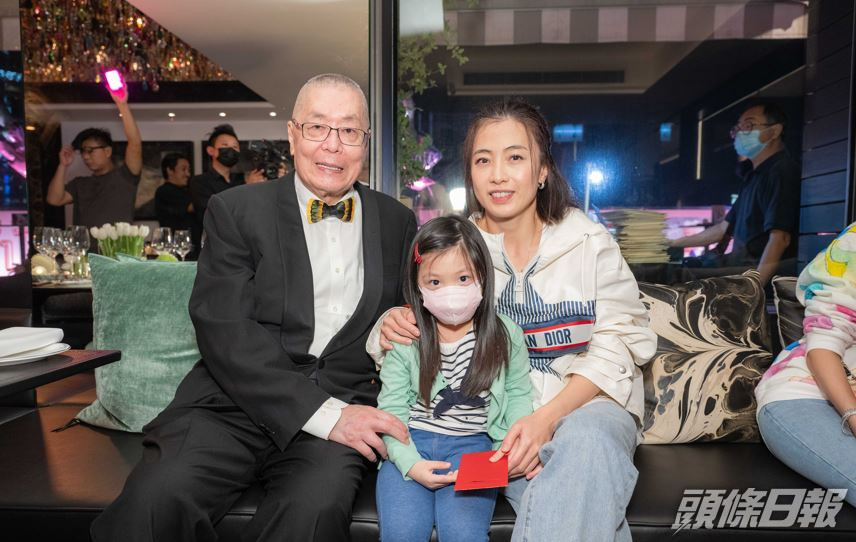 劉詩昆曾為女兒大搞1歲生日，甘比都有帶囡囡出席。