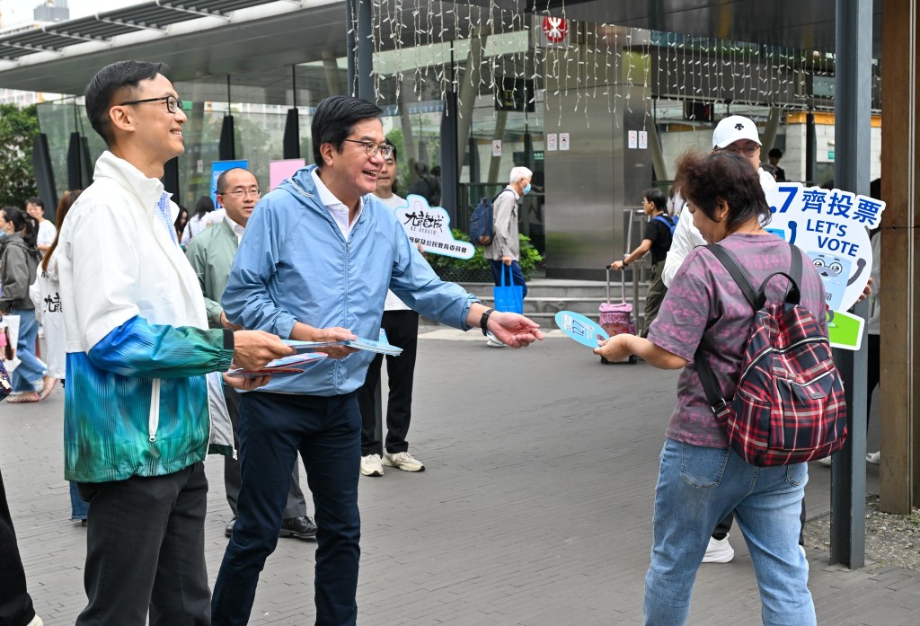 黃偉綸呼籲合資格選民亦要珍惜手中一票,盡公民責任於12月7日踴躍出來投票,同心建設更美好香港。黃偉綸FB圖片 黃偉綸呼籲合資格選民亦要珍惜手中一票,盡公民責任於12月7日踴躍出來投票,同心建設更美好香港。黃偉綸FB圖片