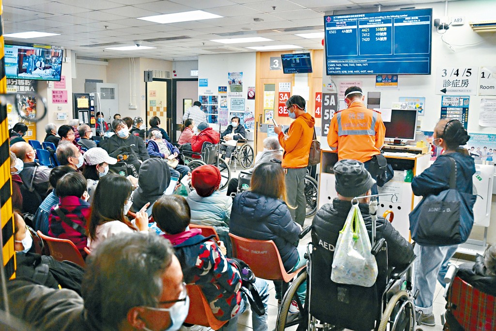 人口老化令公立醫院壓力不斷上升，高拔陞認為用好科技可應付需求。