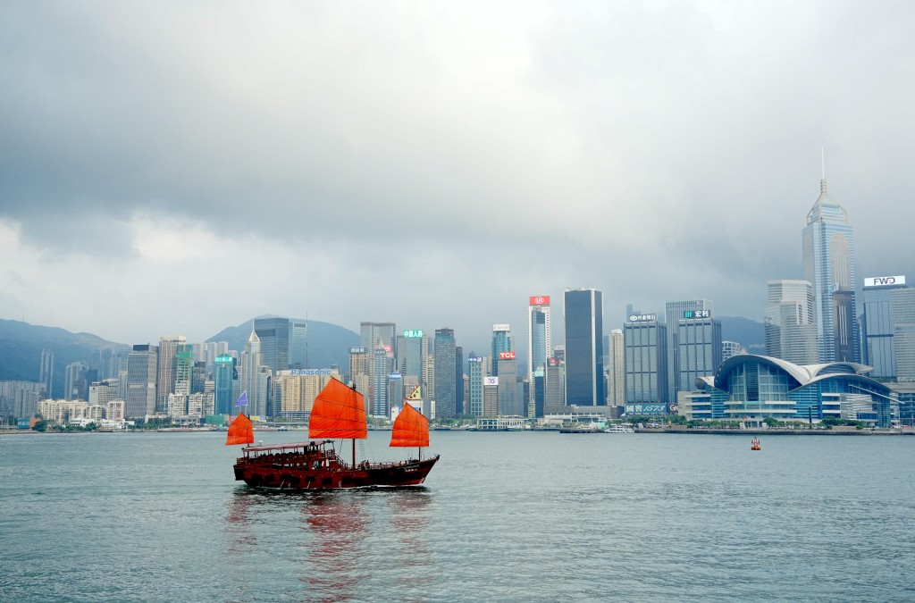 隨國際政經環境轉變及科技迅速變革，香港經濟持續轉型升級。資料圖片