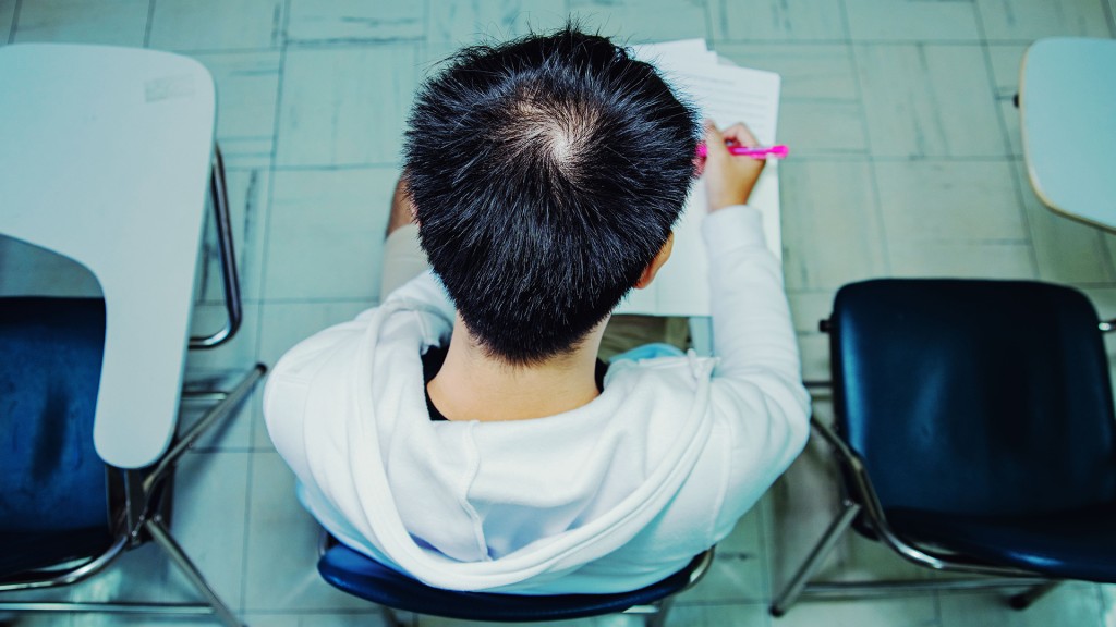 中国脱发问题急剧年轻化,催生了一个规模逾800亿元人民币且高速增长的市场。 中国脱发问题急剧年轻化,催生了一个规模逾800亿元人民币且高速增长的市场。