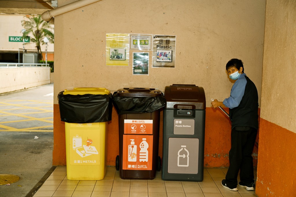 垃圾徵费实施前夕，多个屋苑增设回收设施。资料图片