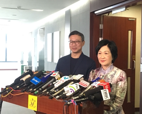葉劉淑儀(右)表示審議時間無退讓空間。