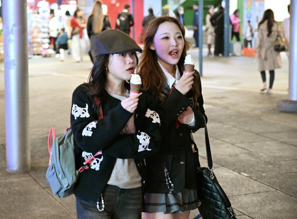 天文台預料星期日風勢較大，隨後一兩日較為潮濕。資料圖片