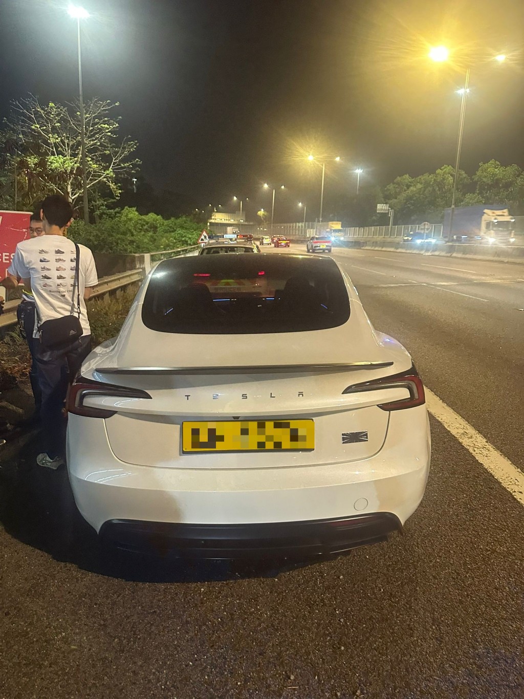 被捕人士涉嫌「危險駕駛」、「酒後駕駛」、「拒絕提供呼氣樣本作測試」、「停牌期間駕駛」、「沒有第三者保險而使用車輛」及「駕駛未獲發牌照車輛」。 警方圖片