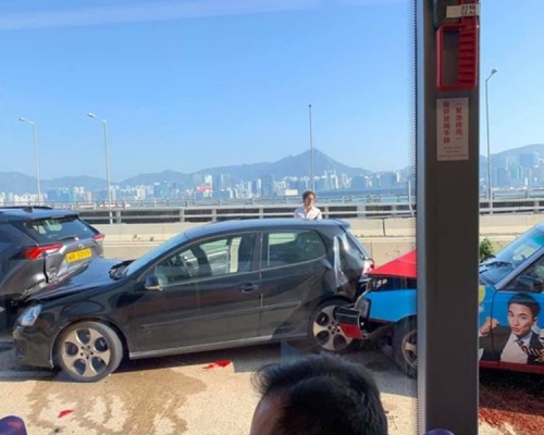 東區走廊3車相撞意外 。香港突發事故報料區網民：Victoria Lam